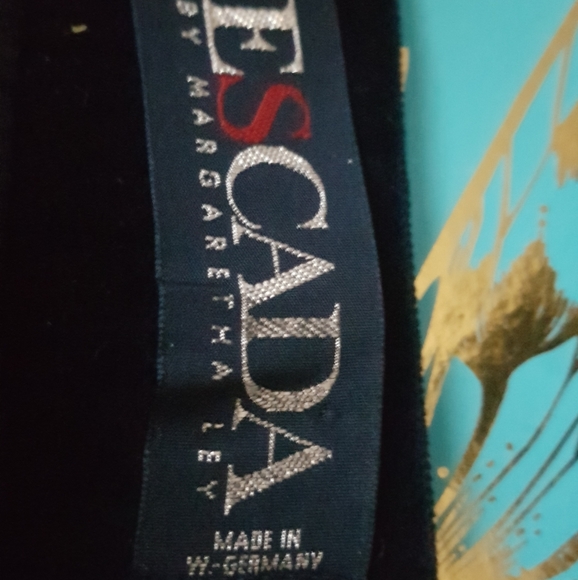 Authentic Escada black & white Skirt - Picture 7 of 7